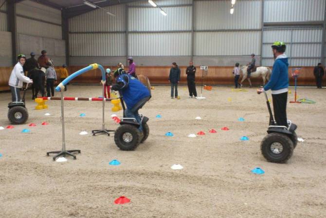 Giropode dans manège intérieur