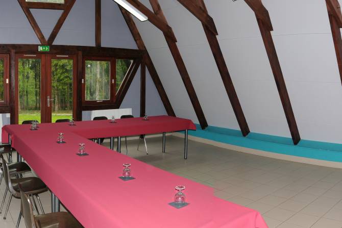 Salle de travail équipée